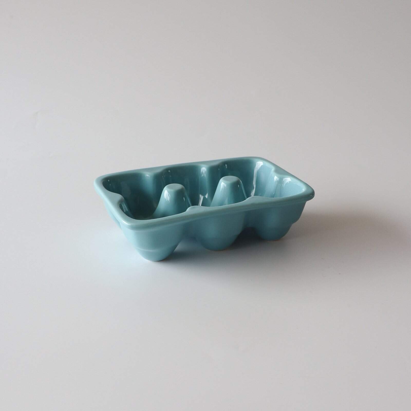 Eierhouder aardewerk lichtblauw