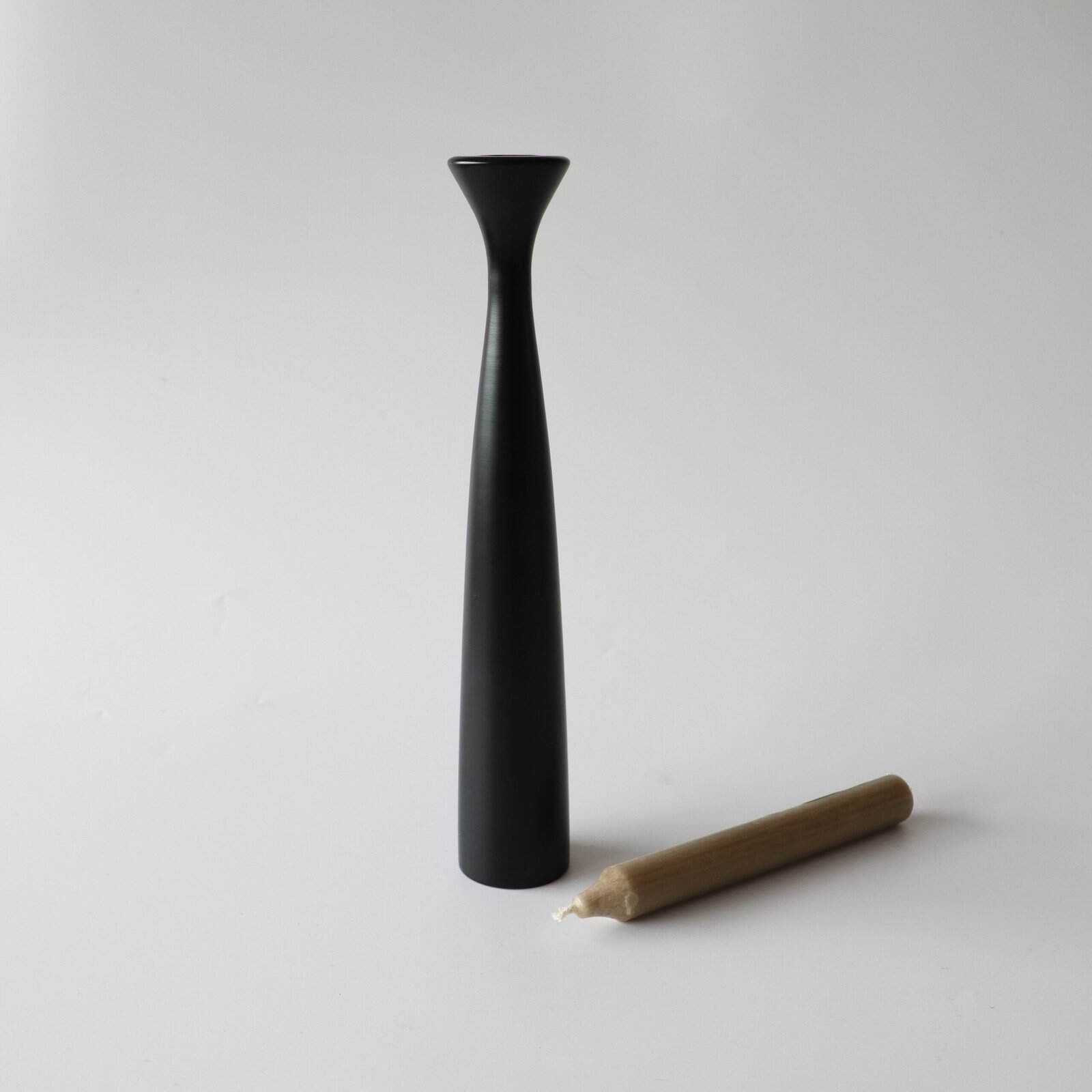 Applicata Rose houten kandelaar zwart