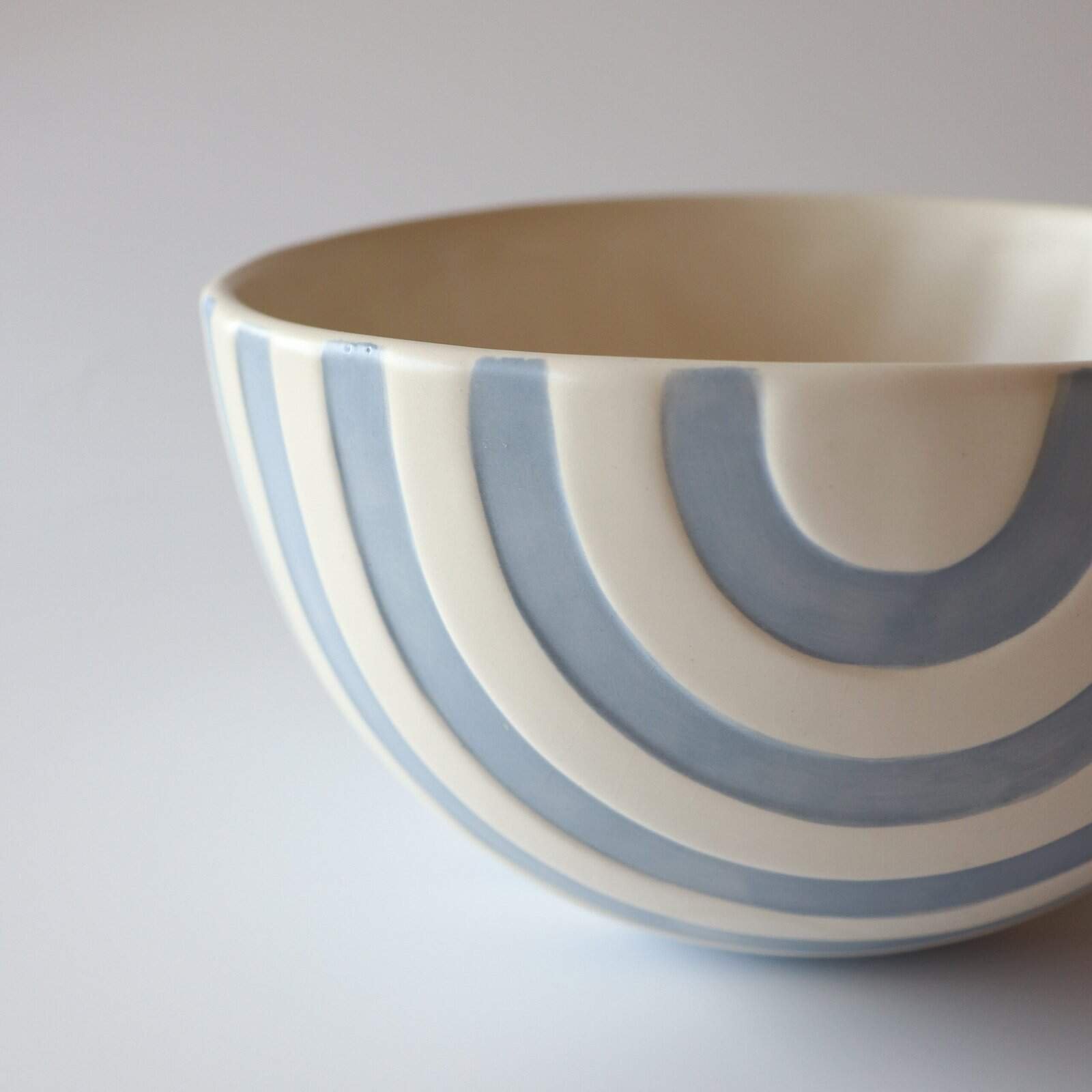 Aardewerk schaal lichtblauw strepen - Afbeelding 2