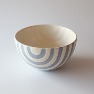 Aardewerk schaal lichtblauw strepen