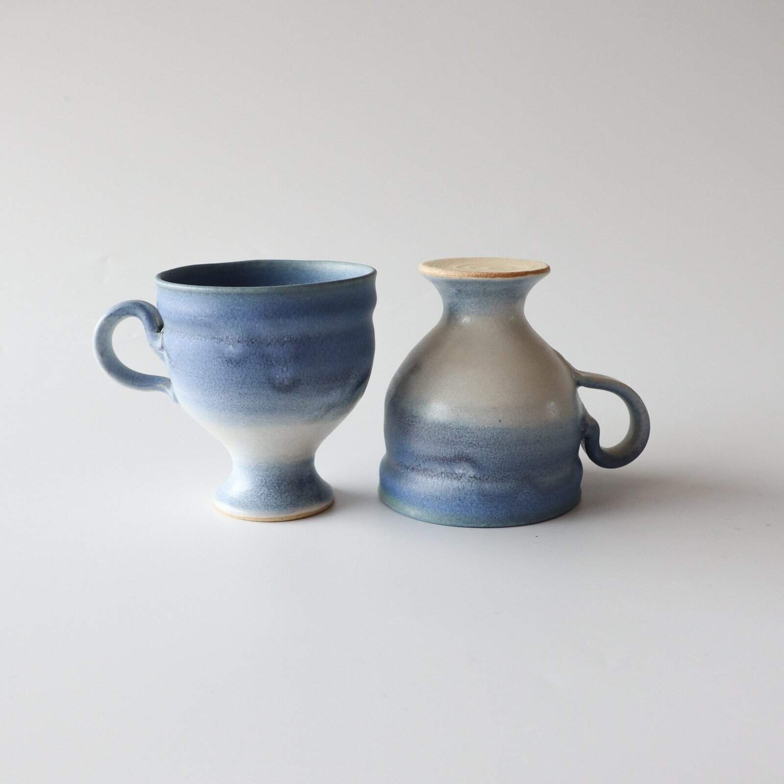 Handgemaakte aardewerk kopjes blauw - set van 2