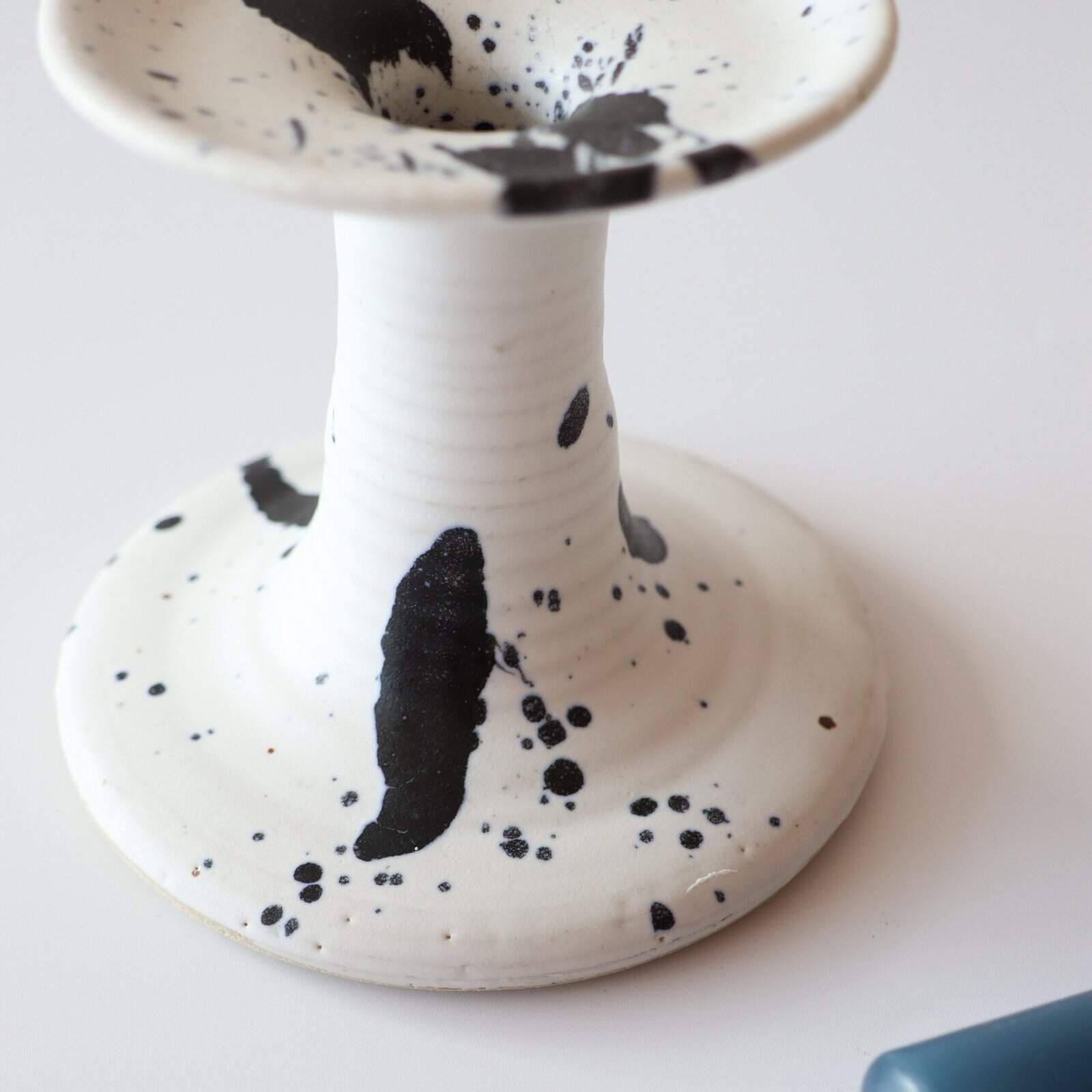 Deense aardewerk kandelaar gevlekt - Afbeelding 4