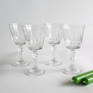 Set van vier Luminarc France klassieke wijnglazen met geslepen motief en voet, helder glas.