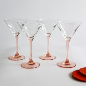 Set van vier vintage Luminarc cocktailglazen met roze voet en steng, helder glas met elegant conesvormig design.