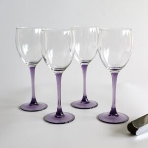 Set van vier Luminarc wijnglazen met lila gekleurde voet en stengel, klassiek design van Franse glasfabrikant.